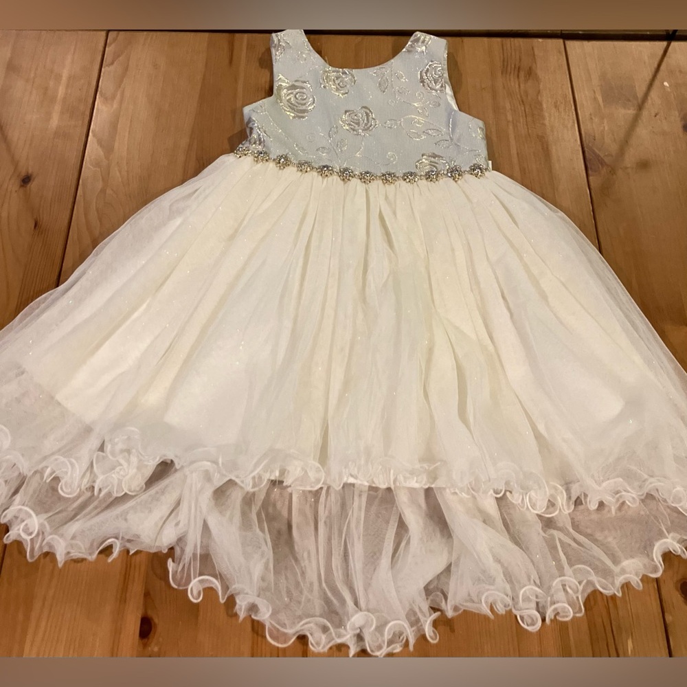 EUC Couture Princess Elegant Ivory/Champagne and Silver Accent Kids Dress Size 6